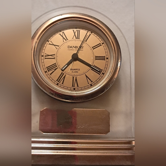DANBURY QUARTZ TABLE TOP Alarm CLOCK for parts only - Picture 2 of 7